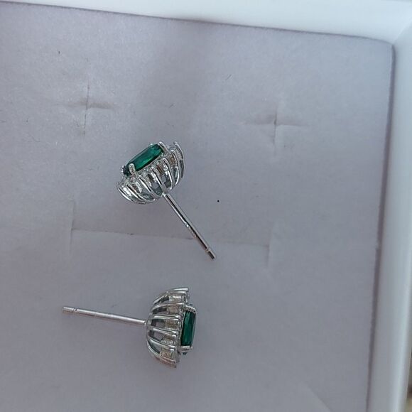 0.8 Carat Emerald Sterling Silver Diana Stud Earrings - Picture 5 of 6